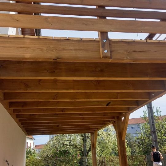 https://www.delcey-entreprise.fr/wp-content/uploads/2024/05/terrasse-bois-suspendue-besancon-delcey-renovation-04-540x540.jpg