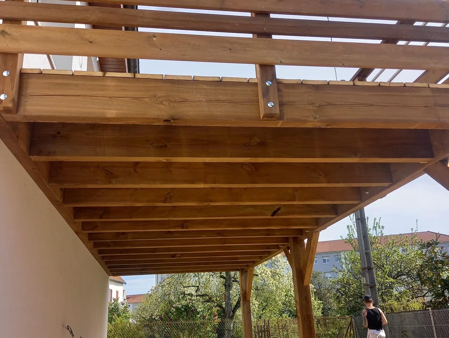 https://www.delcey-entreprise.fr/wp-content/uploads/2024/05/terrasse-bois-suspendue-besancon-delcey-renovation-04.jpg