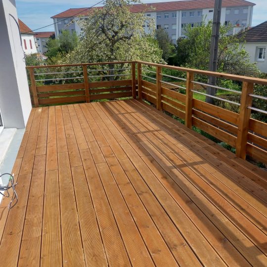 https://www.delcey-entreprise.fr/wp-content/uploads/2024/05/terrasse-bois-suspendue-besancon-delcey-renovation-06-540x540.jpg